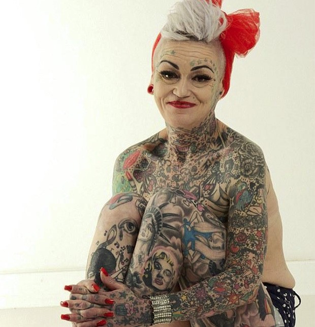 Mãe de dois filhos, Brignall começou a tatuar o corpo após um divórcio traumático  (Foto: Reprodução/Facebook/ Amanda Brignall)