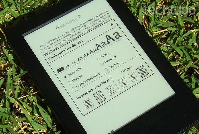 Opções de fontes e espaçamentos para texto no Kindle (Foto: Barbara Mannara/TechTudo)