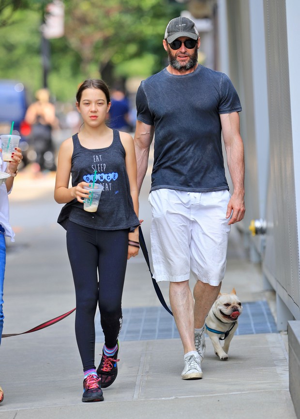 Hugh Jackman e a filha Ava passeiam em Nova York (Foto: Grosby Group)