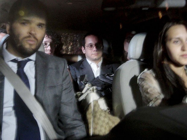 Gil Rugai deixa fórum dentro de carro, sem falar com jornalistas (Foto: Joel Silva/Folhapress)
