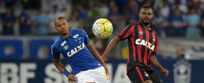 Edimar do Cruzeiro x Atlético-PR (Foto: André Yanckous / Agência Estado) Edimar do Cruzeiro x Atlético-PR (Foto: André Yanckous / Agência Estado)