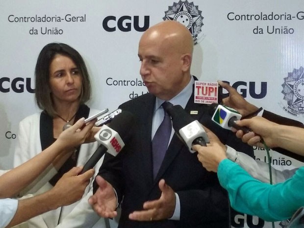 O ministro da CGU, Valdir Simão, concede coletiva para anunciar escala de transparência dos municípios brasileiros (Foto: Fernanda Calgaro / G1)