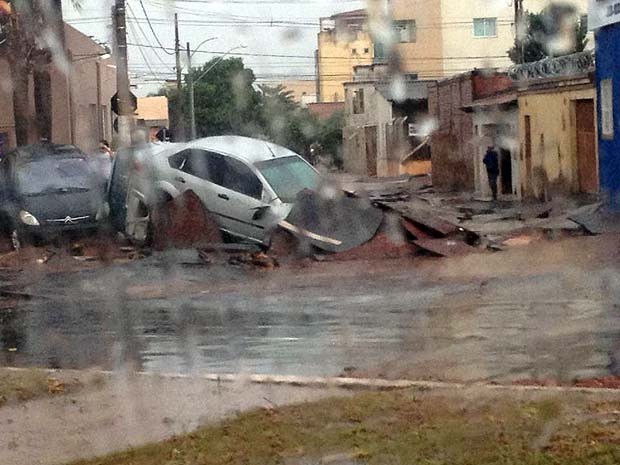 Internauta registrou caos na Avenida Rondon Pacheco (Foto: Pedro Henrique Caetano/Arquivo pessoal)