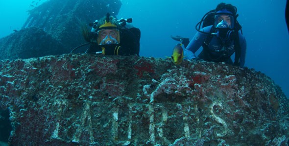 Resultado de imagem para naufragio recife