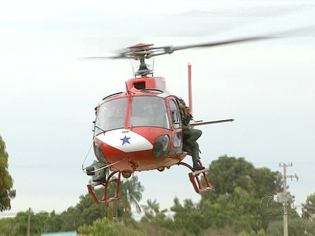 Polícia Militar do Pará envia helicoptero para ajudar nas buscas aos criminosos (Foto: Reprodução/TV Anhanguera)