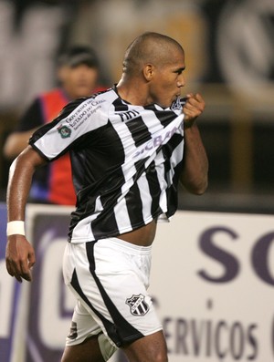 Luiz Carlos, jogando pelo Ceará (Foto: Kiko Silva/Agência Diário)