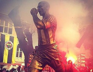 Alex, Fenerbahce, Estátua (Foto: Reprodução / Twitter)