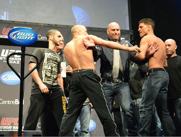 Georges St-Pierre e Nick Diaz pesagem UFC 158  (Foto: Twitter / UFC )