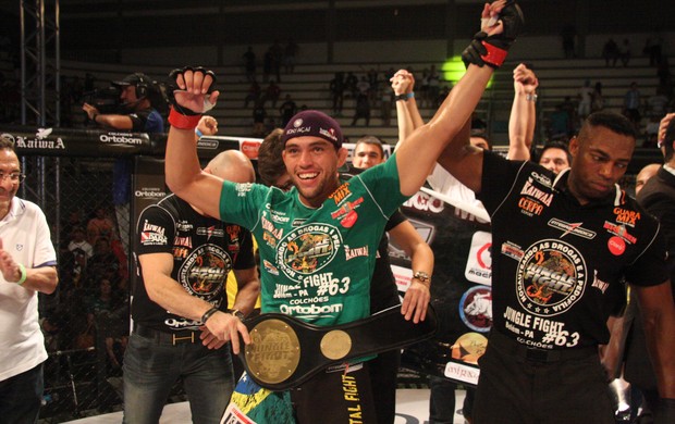 Rodrigo Monstro vence Gabriel Gorilla e é campeão no Jungle Fight 63 (Foto: Igor Mota / Jungle Fight)