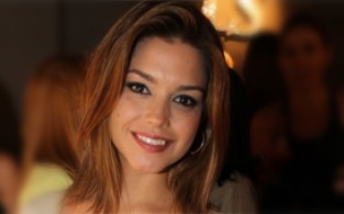 Fotos, vídeos e notícias de Thais Fersoza
