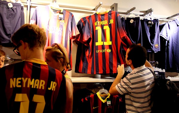 camisa neymar barcelona número 11 (Foto: Luiz Carlos Wessler / Futura Press)