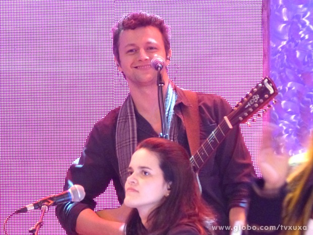 Lucas Lima na banda da esposa Sandy (Foto: TV Xuxa / TV Globo)