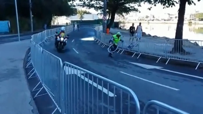 Bicicleta caiu na pista evento-teste (Foto: Reprodução SporTV)