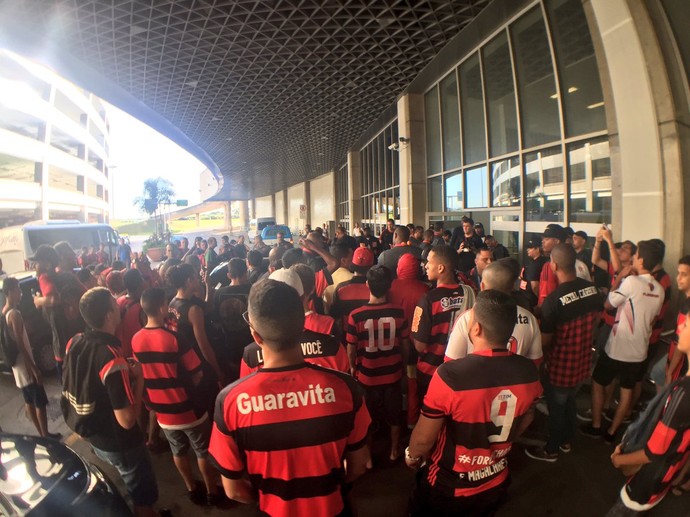 Recepção, Conca, Flamengo, Aeroporto Internacional do Rio, Galeão (Foto: Cahê Mota/GloboEsporte.com)