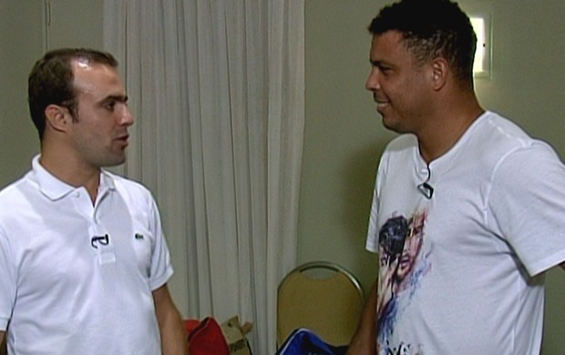 Roger Flores e Ronaldo Fenômeno (Foto: Reprodução/SporTV)