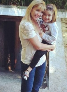 Após susto, Luiza Valdetaro mostra filha e mãe juntas (Reprodução)