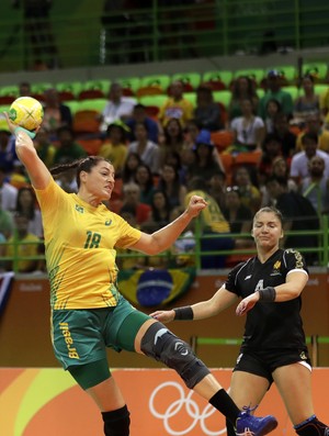 Eduarda handebol feminino (Foto: AP) Eduarda handebol feminino (Foto: AP)