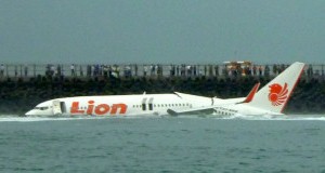 Avião que caiu em Bali (Foto: AFP)
