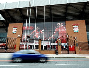 Entrada estádio Anfield Liverpool (Foto: AFP)
