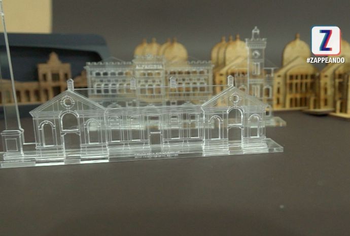 Artista reproduz construções de Manaus em miniatura (Foto: Zappeando)