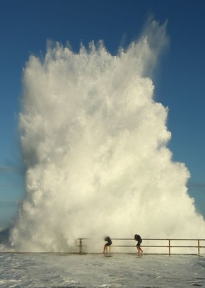 Mar Agitado Apos Tempestade Em Sydney Surpreende Com Onda Gigante Mundo G1