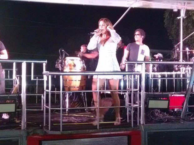 Com muito brilho e simpatia, Ivete Sangalo levou ao delírio os foliões do Gevê Folia. (Foto: Diego Souza/G1) Com muito brilho e simpatia, Ivete Sangalo levou ao delírio os foliões do Gevê Folia. (Foto: Diego Souza/G1)