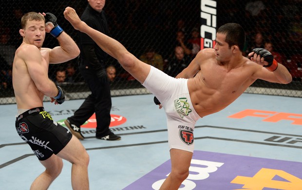 UFC  Jussier Formiga; Zach Makovsky (Foto: Agência Getty Images)