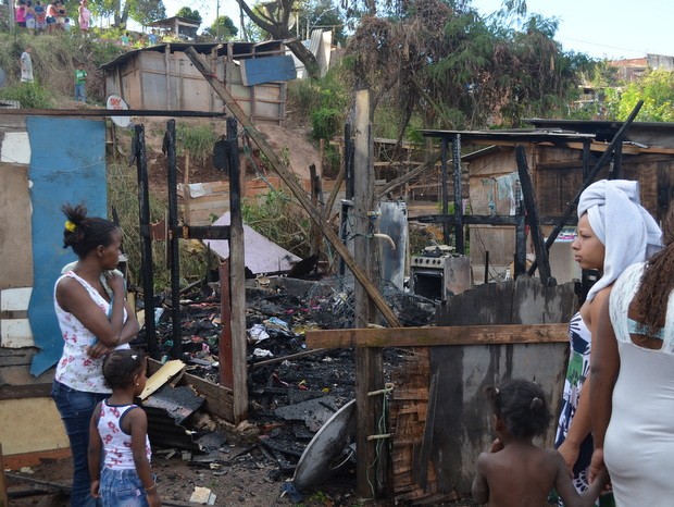 G1 Incndio Destri Barraco E Assusta Vizinhos Em Favela De