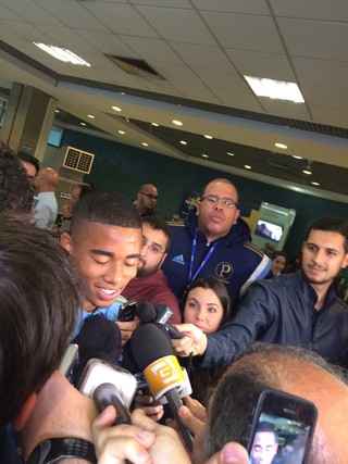 Alvo após gols, Gabriel Jesus fica surpreso: 