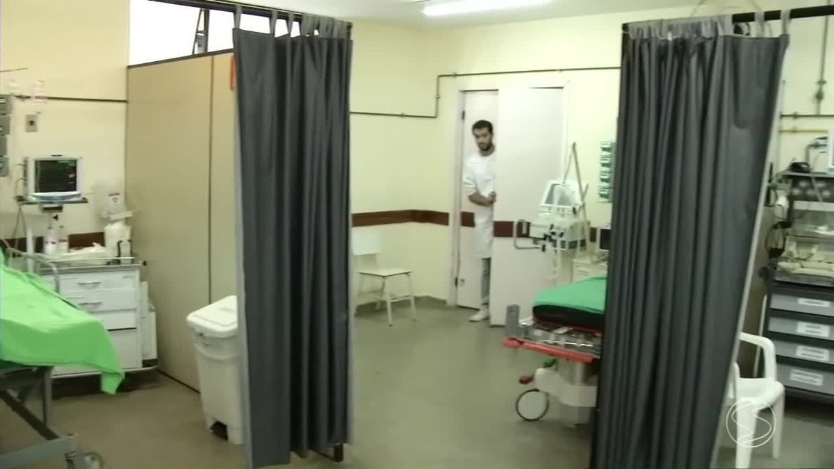 Pacientes da UTI de hospital em Vassouras, RJ, dividem espaço em ... - Globo.com