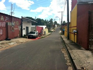 Crime ocorreu na noite de sábado (24) em rua do bairro Redenção, Zona Centro-Oeste de Manaus (Foto: Adneison Severiano/G1 AM)
