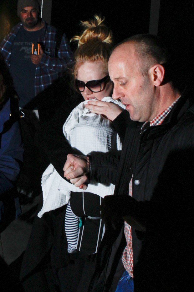 Adele e seu bebê (Foto: Grosby Group)