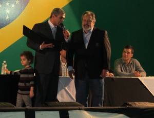 Luis Alvaro, presidente do Santos, e o vereador Celso Jatene (Foto: Gustavo Serbonchini / Globoesporte.com)