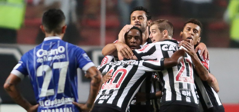 Jogadores do Atlético-MG comemoram o gol de Elias (Foto: Cristiane Mattos/Reuters)