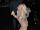 Lady Gaga mostra demais ao posar com fã 
