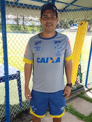 Marcos Valadares, técnico do time Sub-20 do Cruzeiro (Foto: Marco Antônio Astoni)