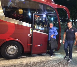 Delegação do Corinthians chega ao Rio no início da madrugada de quinta