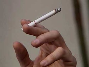 Algumas empresas preferem contratar não fumantes, diz coordenador (Foto: Reprodução / TV Integração)
