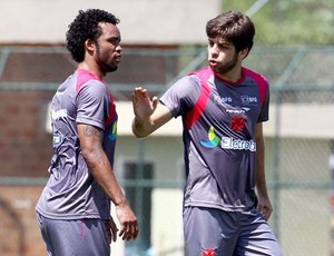 Juninho e Carlos Alberto no treino do Vasco (Foto: Marcelo Sadio / Site Oficial do Vasco da Gama)