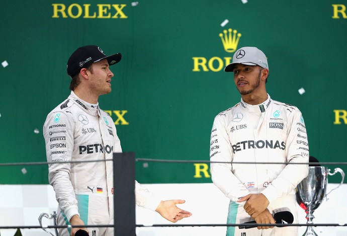 Nico Rosberg e Lewis Hamilton no pódio do GP do Brasil (Foto: Getty Images)