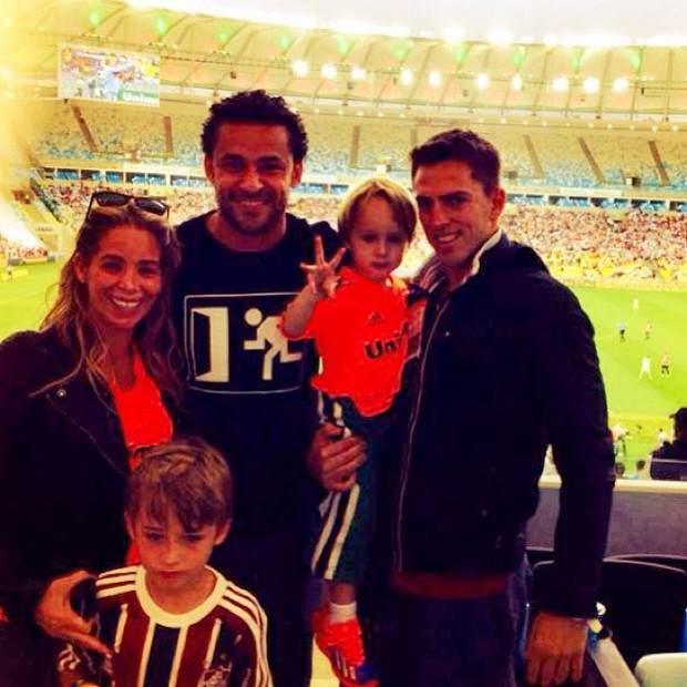 Danielle Winits tieta Fred com filhos e namorado, Amaury Nunes (Foto: Reprodução/ Instagram)
