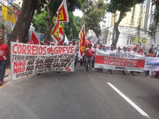 Trabalhadores de diversos setores e várias entidades sindicais saíram em manifestação pelas ruas de Belém nesta terça (1°). (Foto: G1)