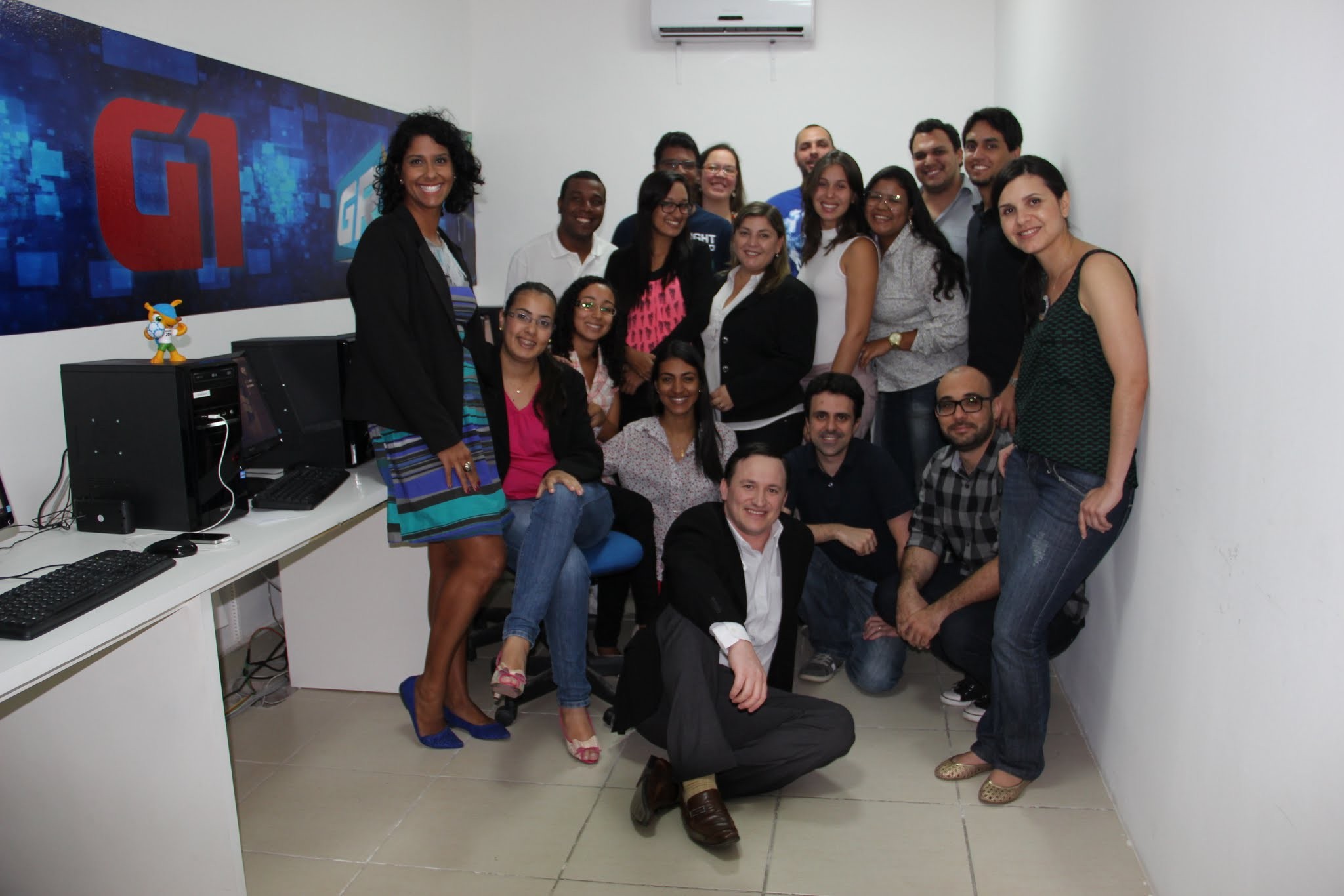 Equipes G1, GloboEsporte.com e site da TV Grande Rio comemoram lançamento dos portais (Foto: Paulo Ricardo Sobral)