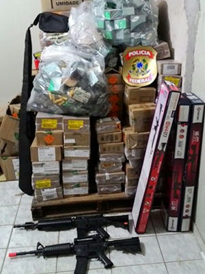 Fiscalização apreende espingarda, munições e 7 armas airsoft em MT (Foto: Assessoria/Polícia Federal de MT) Fiscalização apreende espingarda, munições e 7 armas airsoft em MT (Foto: Assessoria/Polícia Federal de MT)