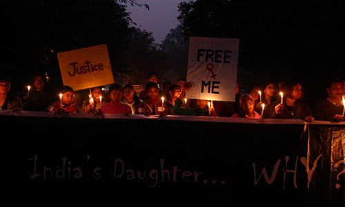 Vigília em Nova Délhi depois do estupro de Jyoti Singh. Comoção diante de uma indizível brutalidade (Foto: Filha da Índia/ Divulgação)