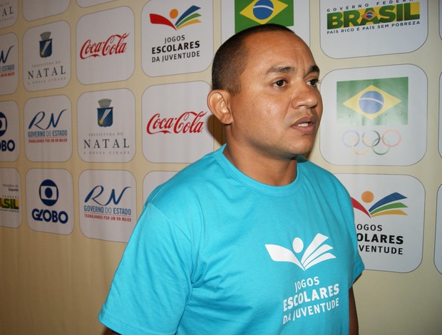 Vicente Lenilson em coletiva dos Jogos Escolares da Juventude Natal 2013 (Foto: Jocaff Souza)