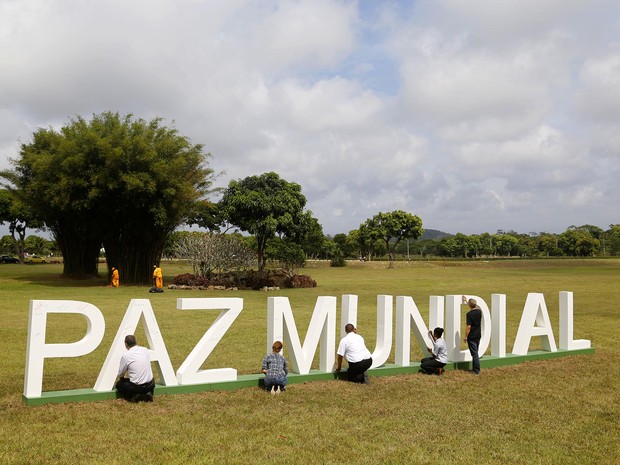 o Jardim da Saudade Paciência recebeu visitantes com um tributo a paz mundial (Foto: Fabio Rossi/ Divulgação)