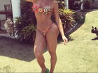 Gracyanne Barbosa exibe curvas em foto de biquíni e é elogiada