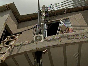 Poste Da Rede Eletrica Esta Dentro De Casa Em Belem Para G1