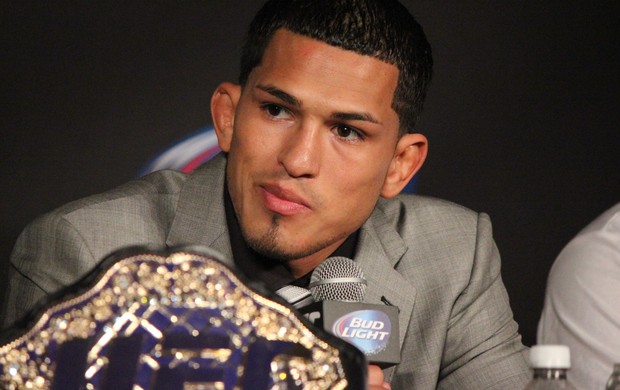 Anthony Pettis coletiva UFC 164 (Foto: Evelyn Rodrigues)